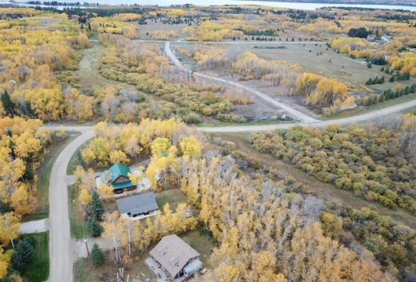 ANOTHER AERIAL SHOT OF THE AREA IN THE FALL TIME. BEAUTIFUL MATURE TREES. EASY ACCESS TO MANY HIKING AND WALKING TRAILS. JUST A SHORT DRIVE TO CLEAR LAKE, BOAT LAUNCH & POPULAR GOLF COURSES! TAKE A LEISURELY STROLL DOWN TO THE WASAGAMING PIER WITH YOUR FAMILY!