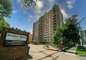 230 Roslyn, 2 Bedrooms Bedrooms, 6 Rooms Rooms,1 BathroomBathrooms,Condominium,For Sale,Roslyn