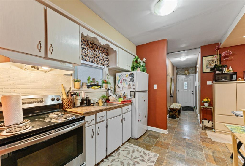 Bright & spacious kitchen