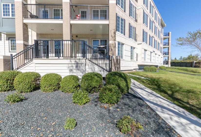 UNIT #125-25 BRIDGELAND DRIVE IS THE MAIN FLOOR GROUND LEVEL UNIT SHOWN HERE TO THE MIDDLE/RIGHT SIDE HERE, WITH INTERIOR AND EXTERIOR ACCESS TO YOUR UNIT! GREAT FOR HEADING OUT THE DOOR FOR QUICK RUNS/WALKS/BIKE RIDES ECT AROUND THE AREA!