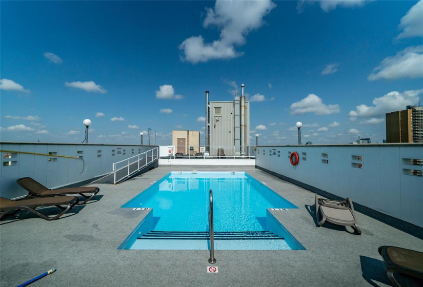 Roof-top pool!