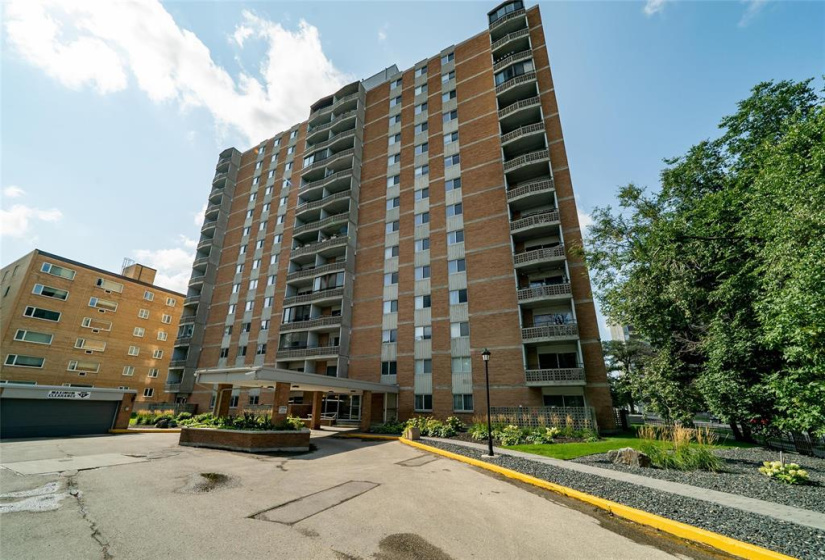 508 230 Roslyn Road - 5th floor end unit!