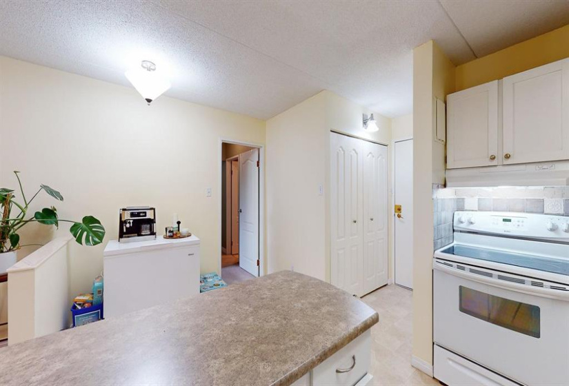 710 Kenaston, 2 Bedrooms Bedrooms, 11 Rooms Rooms,2 BathroomsBathrooms,Condominium,For Sale,Kenaston