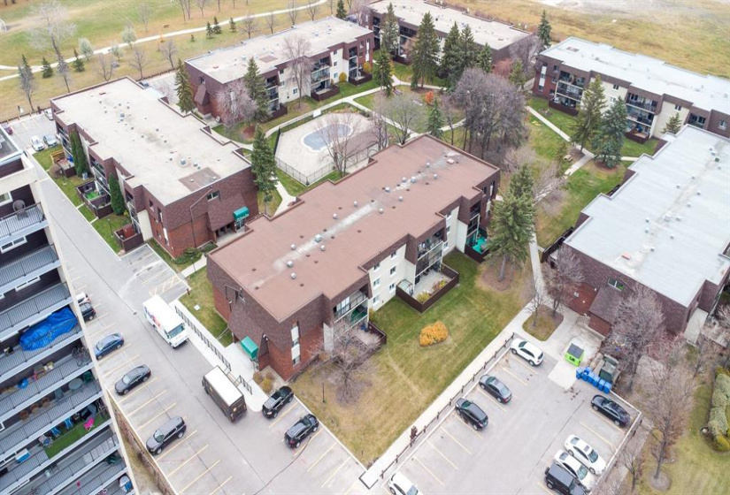 710 Kenaston, 2 Bedrooms Bedrooms, 11 Rooms Rooms,2 BathroomsBathrooms,Condominium,For Sale,Kenaston