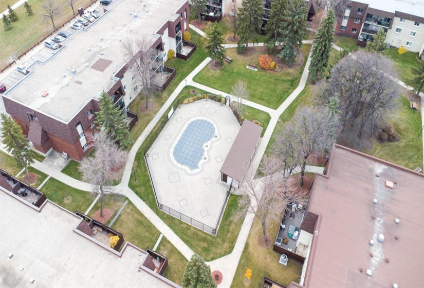 710 Kenaston, 2 Bedrooms Bedrooms, 11 Rooms Rooms,2 BathroomsBathrooms,Condominium,For Sale,Kenaston