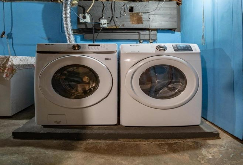 washer & dryer included