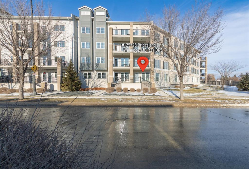 GORGEOUS PRIVATE VIEWS OF A NICE GRASSED GREEN SPACE AREA, VS LOOKING AT A PARKING LOT... ALSO FEATURES A 2ND ACCESS ENTRANCE DOOR INTO THE CONDO UNIT FROM THE OUTSIDE BALCONY. THIS DOOR HAS A KEYPAD WITH A 5 DIGIT CODE TO LOCK AND UNLOCK. GREAT FOR QUICK ACCESS TO ALL OF BRIDGWATER'S TRAILS IF YOUR A WALKER/RUNNER!