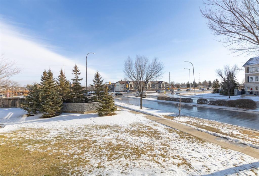 LARGE GRASSED AREA OFF OF YOUR DECK. GREAT FOR HOSTING PARTIES, LAWN GAMES ECT AND NOT LOOKING AT A PARKING LOT WITH CARS LIKE THE OTHER SIDE OF THE BUILDING DOES.