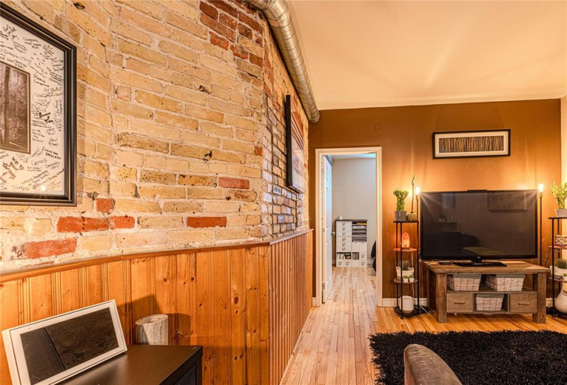 819 St Paul, 2 Bedrooms Bedrooms, 6 Rooms Rooms,1 BathroomBathrooms,Condominium,For Sale,St Paul